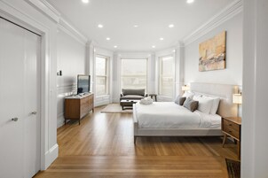 Apartment | Premium bedding, desk, iron/ironing board, free WiFi