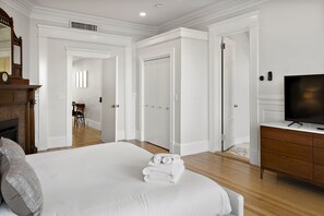 Apartment | Premium bedding, desk, iron/ironing board, free WiFi - Charlesgate Suites (Boston)