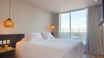 Habitación ejecutiva doble, 1 cama de matrimonio grande, terraza | Ropa de cama de alta calidad, minibar, caja fuerte y cortinas opacas