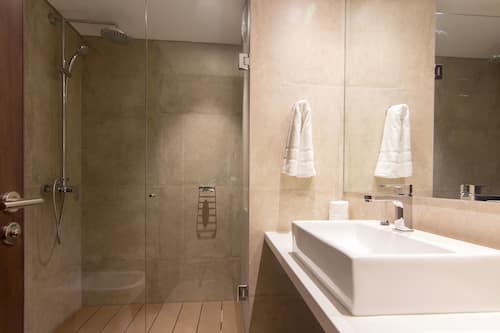 Standard Double Room, City View | Bathroom | Shower, rainfall showerhead, free toiletries, hair dryer