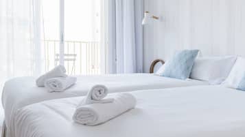 Habitació doble superior, terrassa | Escriptori, bressols, wifi gratuïta i roba de llit