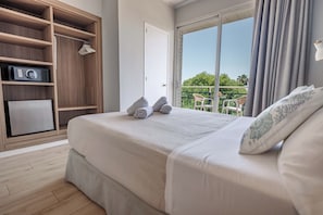 Superior tweepersoonskamer | Een bureau, gratis wifi, beddengoed