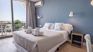 Superior tweepersoonskamer | Een bureau, gratis wifi, beddengoed