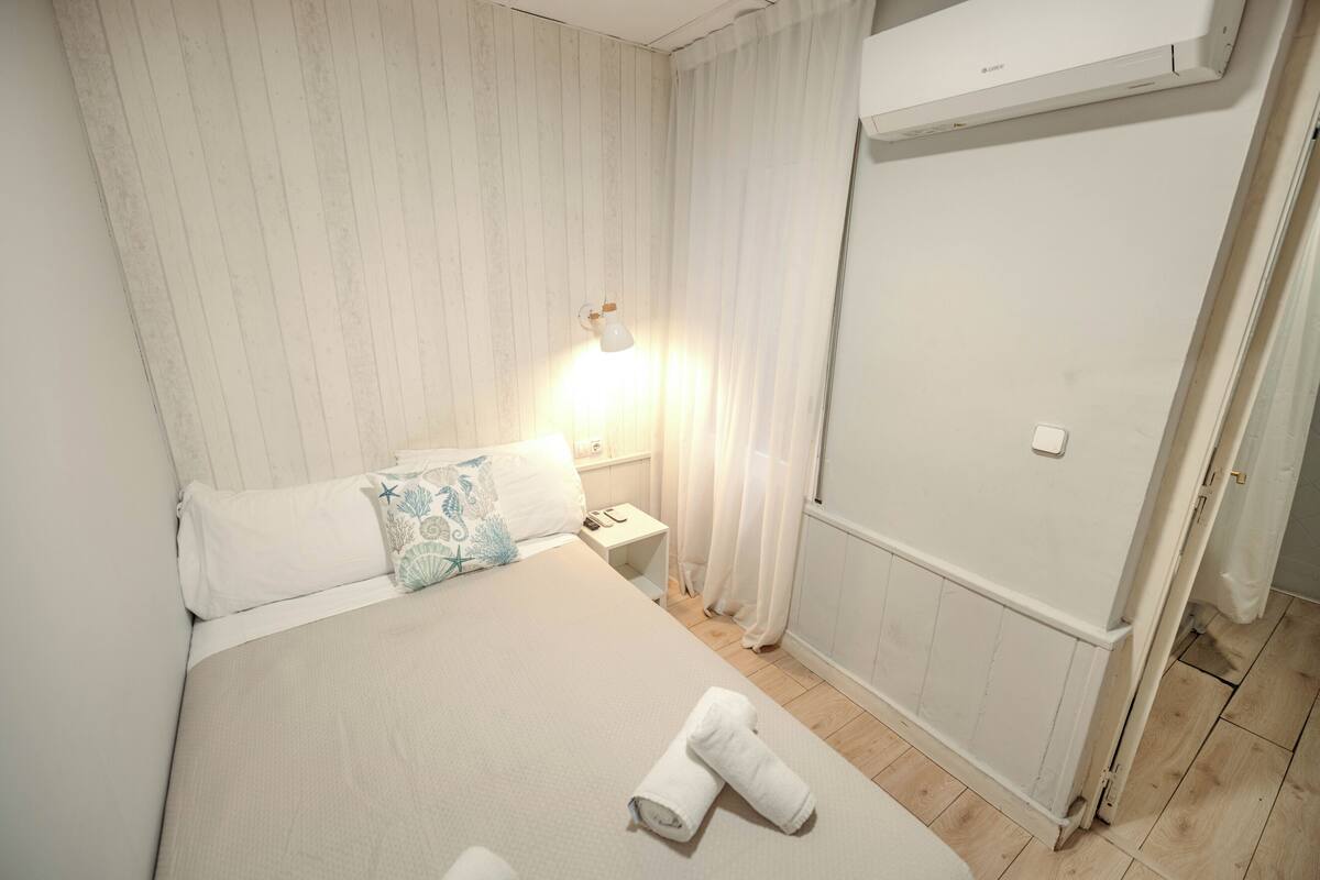 Habitación individual económica (Interior) | Escritorio, wifi gratis, ropa de cama