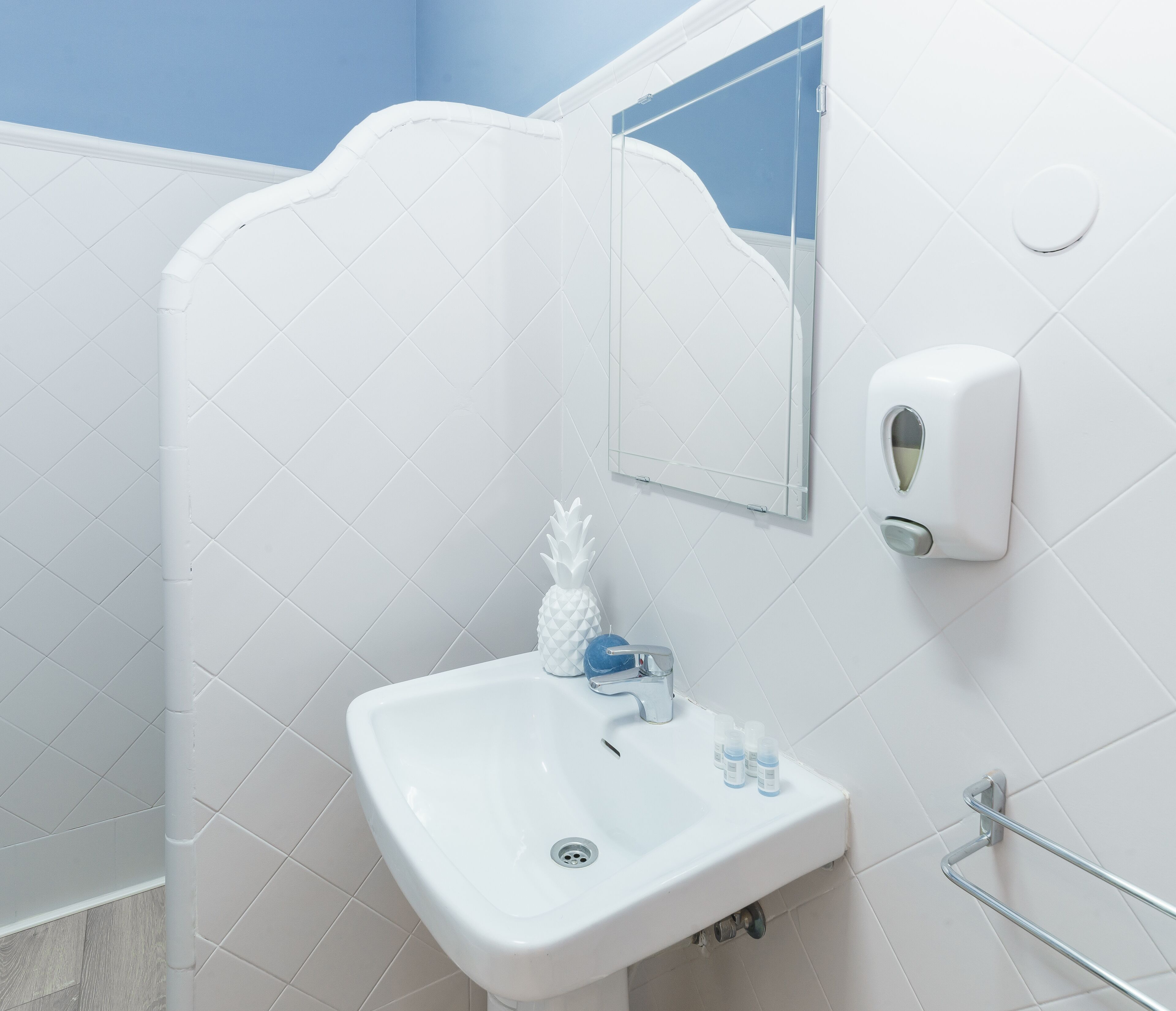 single room (interior) | bathroom sink