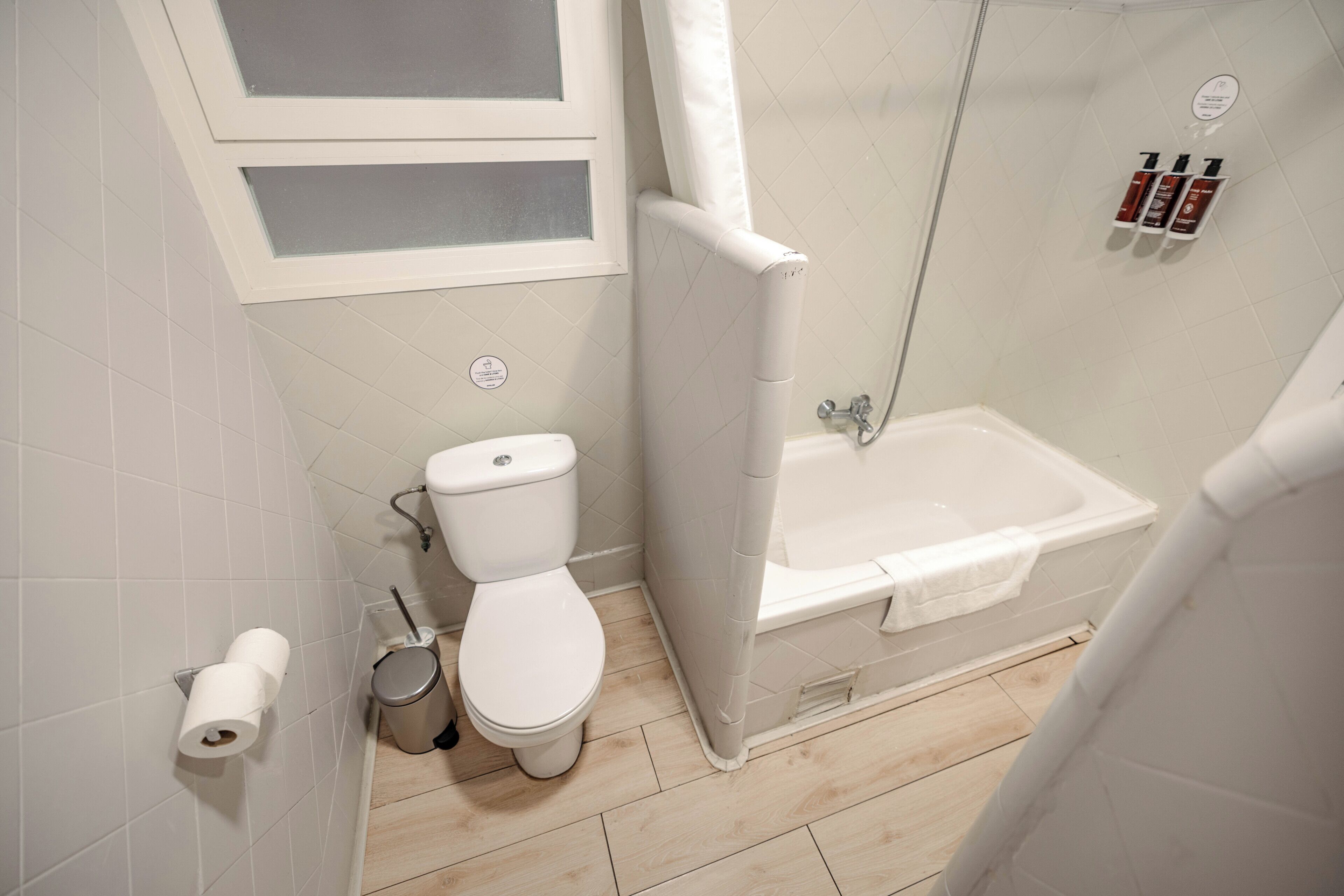 Triple Room | Bathroom | Hair dryer, towels, soap, shampoo