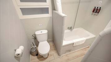 Triple Room | Bathroom | Hair dryer, towels, soap, shampoo