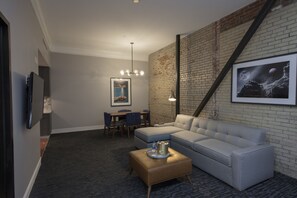 Quarto, 2 camas Queen | Opções para refeição no quarto