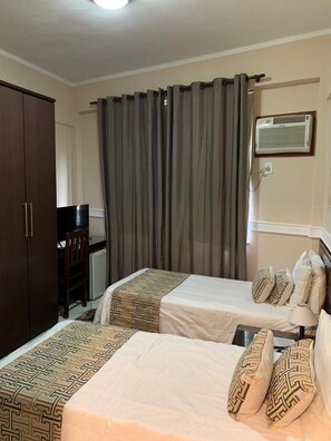 Minibar, free WiFi, bed sheets