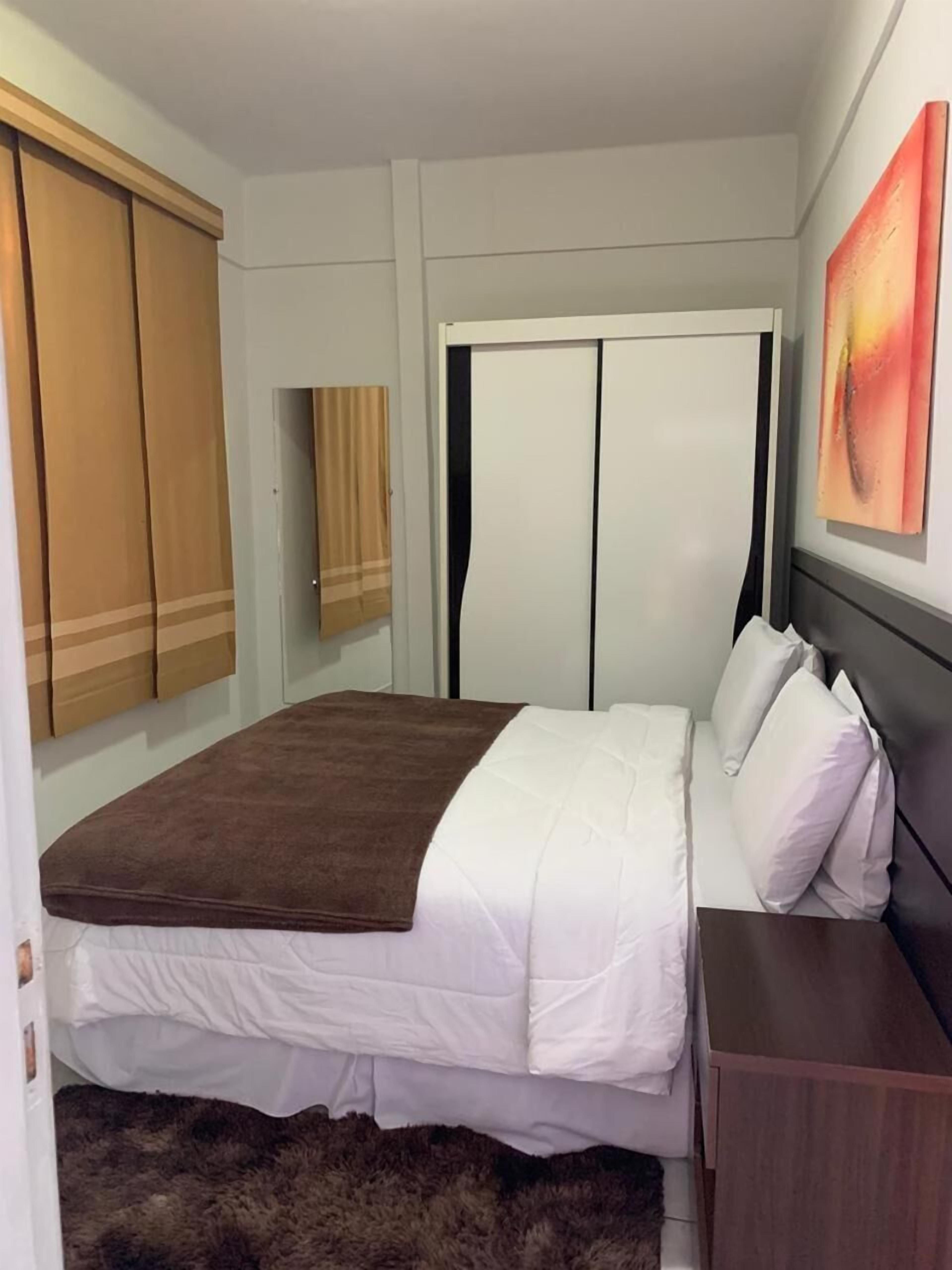 minibar, free wifi, bed sheets