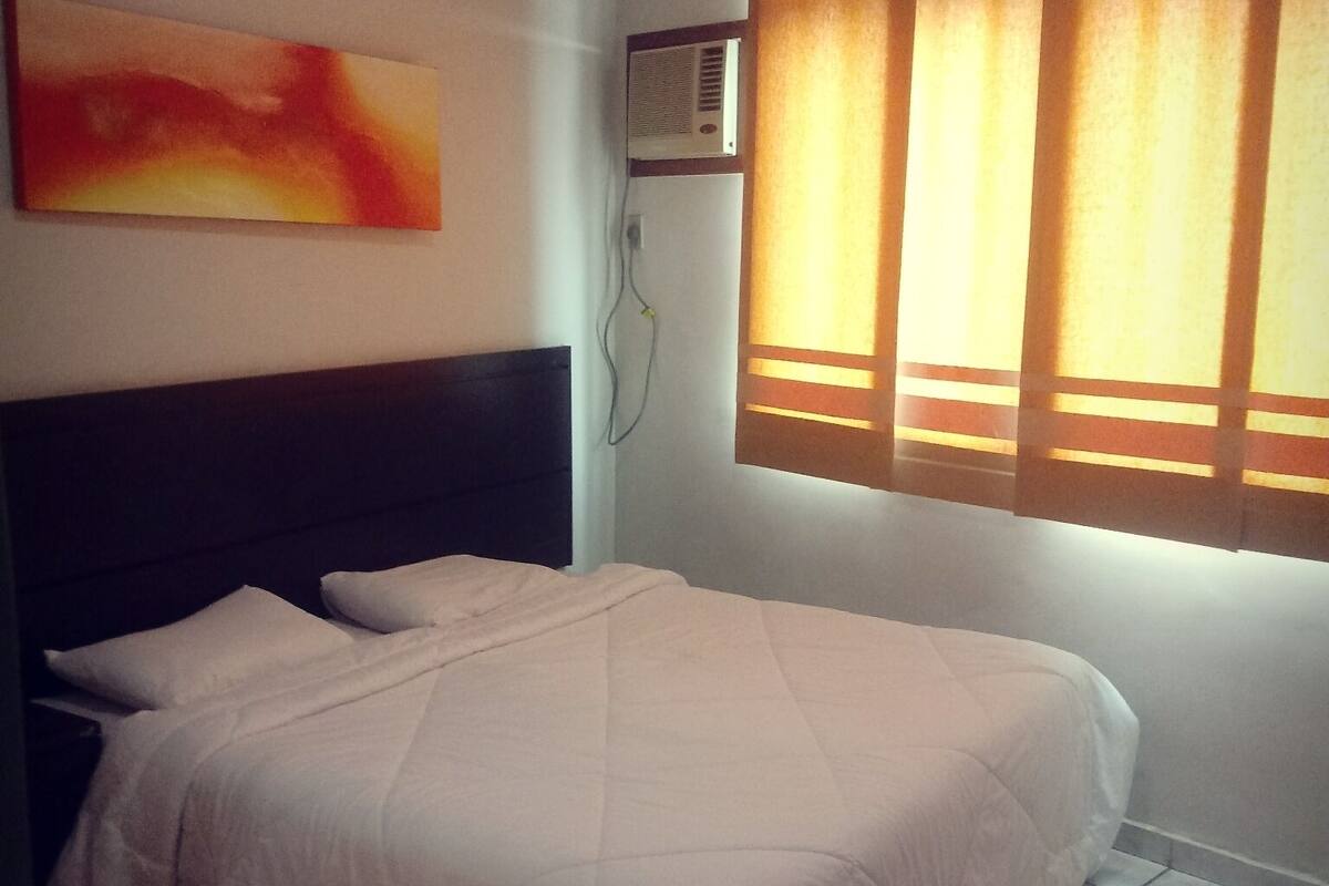 Minibar, free WiFi, bed sheets