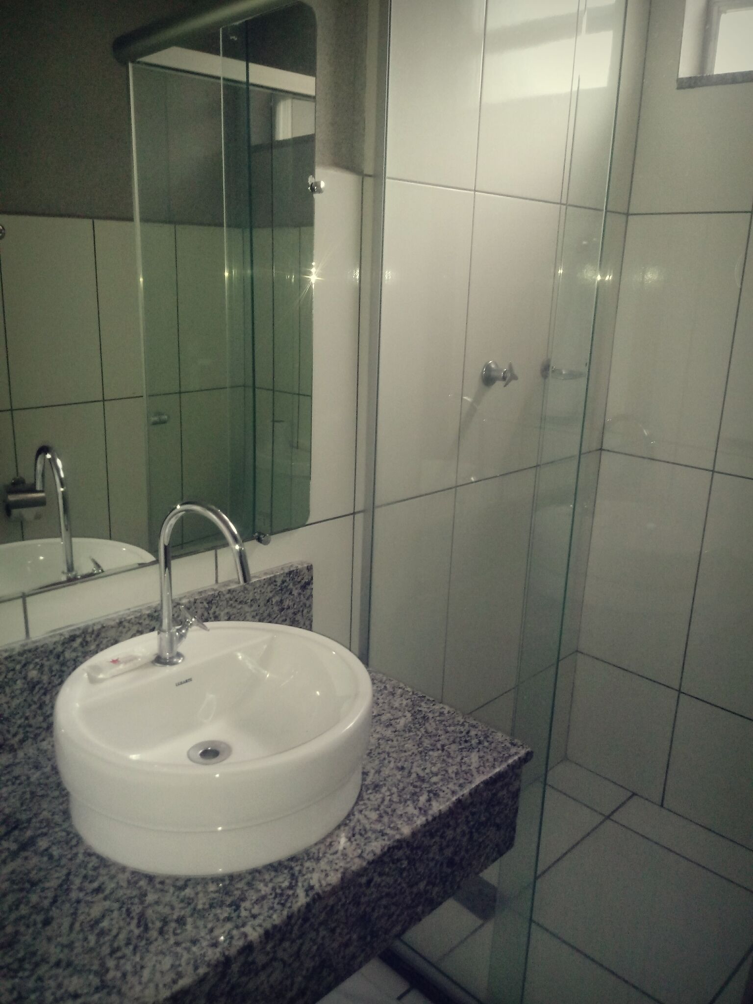 deluxe room | bathroom sink