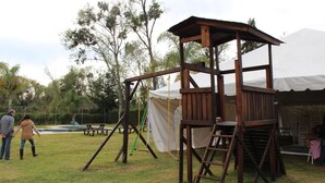 Zona de juegos infantil al aire libre
