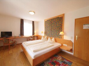 Deluxe Double Room | Room amenity