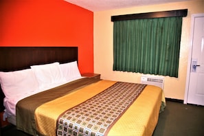 Deluxe Single Room, 1 King Bed | Desk, iron/ironing board, free WiFi - 4 Star Motel (Los Angeles)