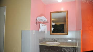Deluxe Single Room, 1 Katil Raja (King) | Sinki Bilik Mandi