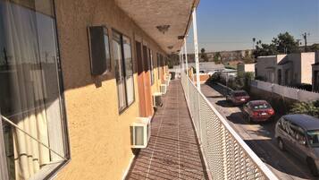 Deluxe Single Room, 1 Katil Raja (King) | Balkoni