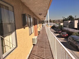 Quarto solteiro luxo, 1 cama King | Sacada