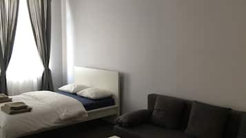 Apartment, Kitchenette (dla 4 osób) | Iron/ironing board, free WiFi, bed sheets