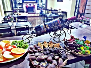 Food and drink - Hotel Holiday Villa (Tbilisi)