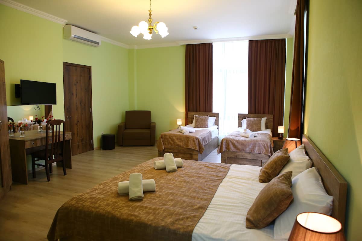 Premium bedding, pillow-top beds, minibar, in-room safe