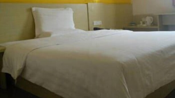 Unclassified image, 1 of 5, button - IU Hotel(Guilin Zhengyang Road Pedestrian Street) (Guilin)