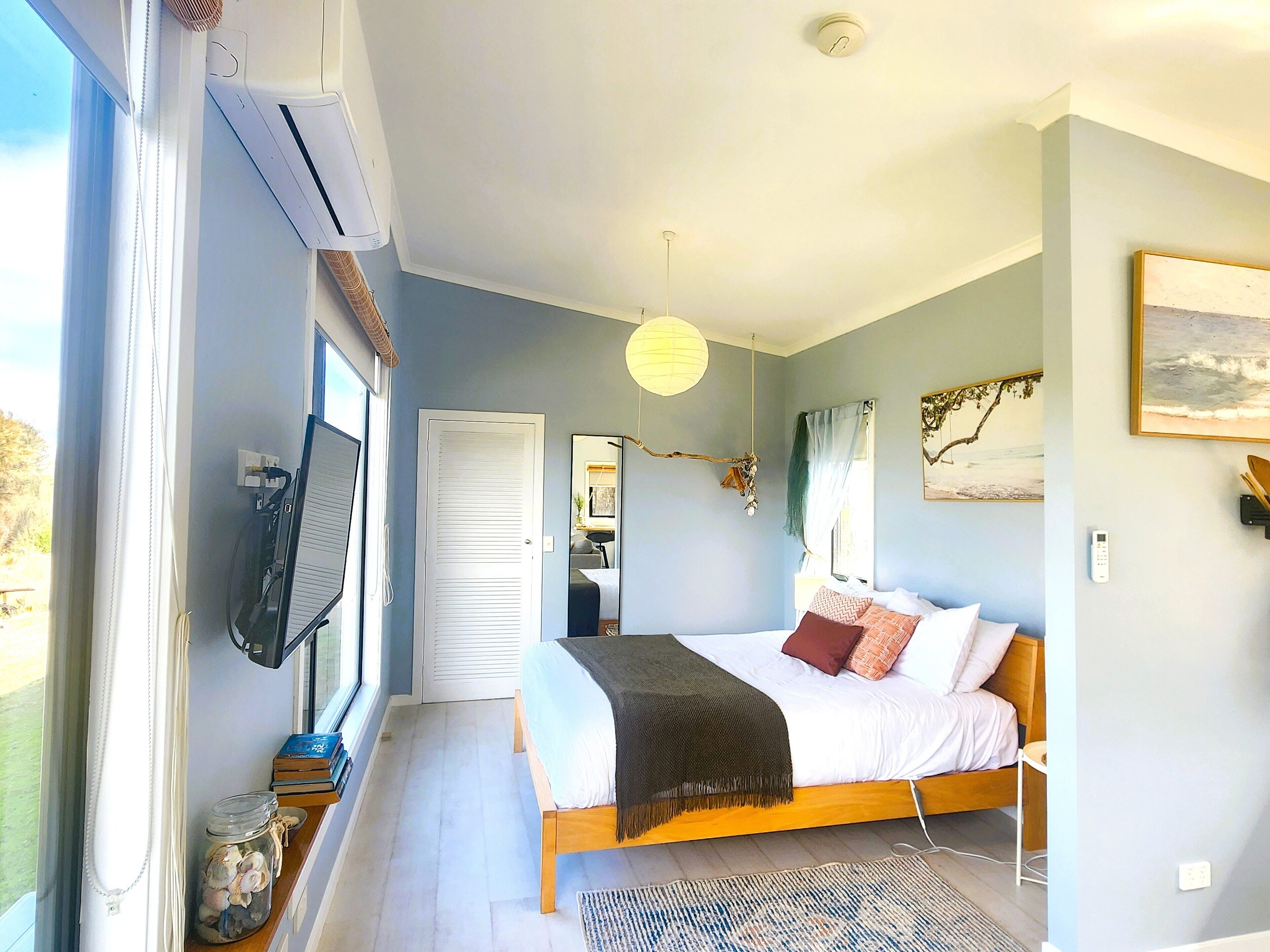 Panoramic Studio, 1 Queen Bed, Ocean View, Sea Facing (Adrift #1) | Desk, iron/ironing board, free WiFi, bed sheets