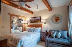 3 bedrooms, iron/ironing board, WiFi, bed sheets - Ten Mile Suites 103, Breckenridge (Breckenridge)