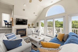 Smart TV, fireplace
