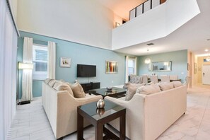 Smart TV - Blue Moon Valley Villa: Private Pool/Spa! (Davenport)