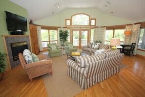 TV, fireplace, DVD player