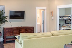 4 slaapkamers, een strijkplank/strijkijzer, wifi, beddengoed