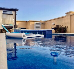 Piscine extérieure, piscine chauffée