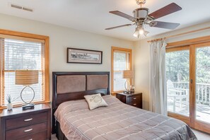 5 bedrooms, iron/ironing board, WiFi, bed sheets