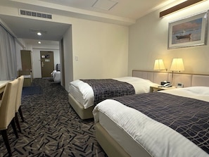 Twin Room, Non Smoking | Down comforters, desk, laptop workspace, free WiFi - Apa Hotel Isehara-Ekimae (Isehara)