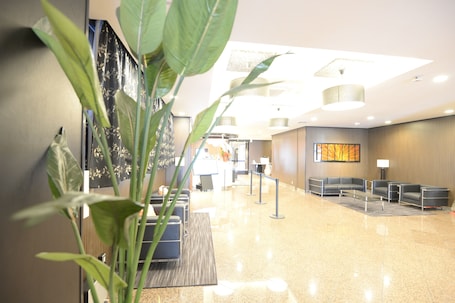 Lobby. Apa Hotel Isehara-Ekimae