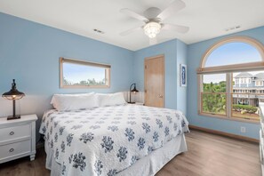 5 bedrooms, iron/ironing board, WiFi, bed sheets