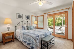 5 bedrooms, iron/ironing board, WiFi, bed sheets