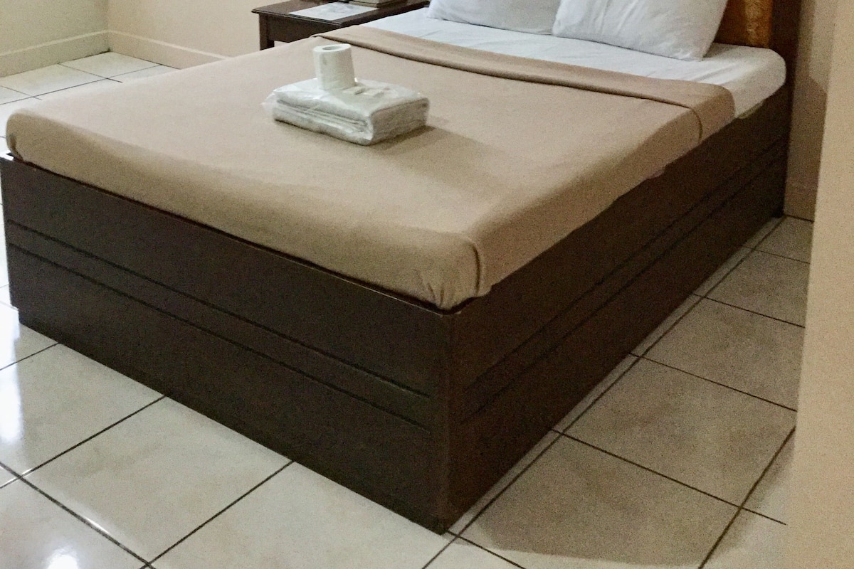 Standard Room | In-room safe, desk, soundproofing, iron/ironing board