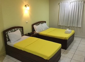 Deluxe Room | In-room safe, desk, soundproofing, iron/ironing board - La Brea Inn (Baguio)