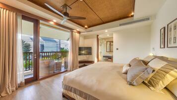 Kahden hengen superior-huone, parveke | Pillowtop-patjalliset sängyt, minibaari, tallelokero huoneessa