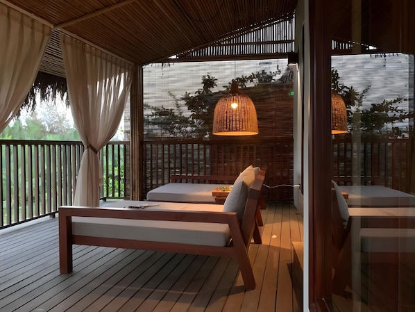 Suite Club, balcon, vue lac | 1 chambre, draps italiens Frette, literie de qualité supérieure