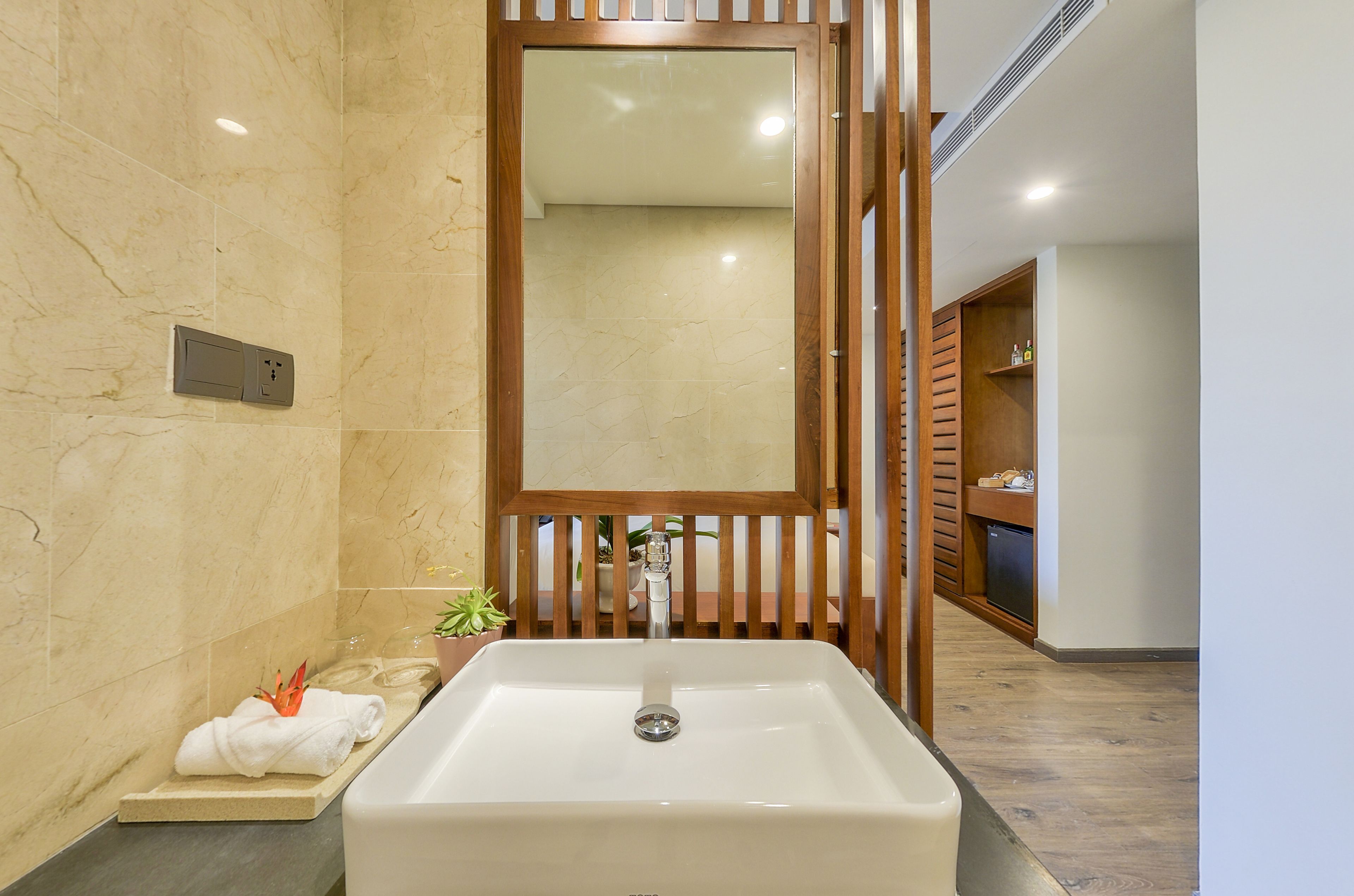 deluxe room, balcony | bathroom | free toiletries, hair dryer, bathrobes, slippers