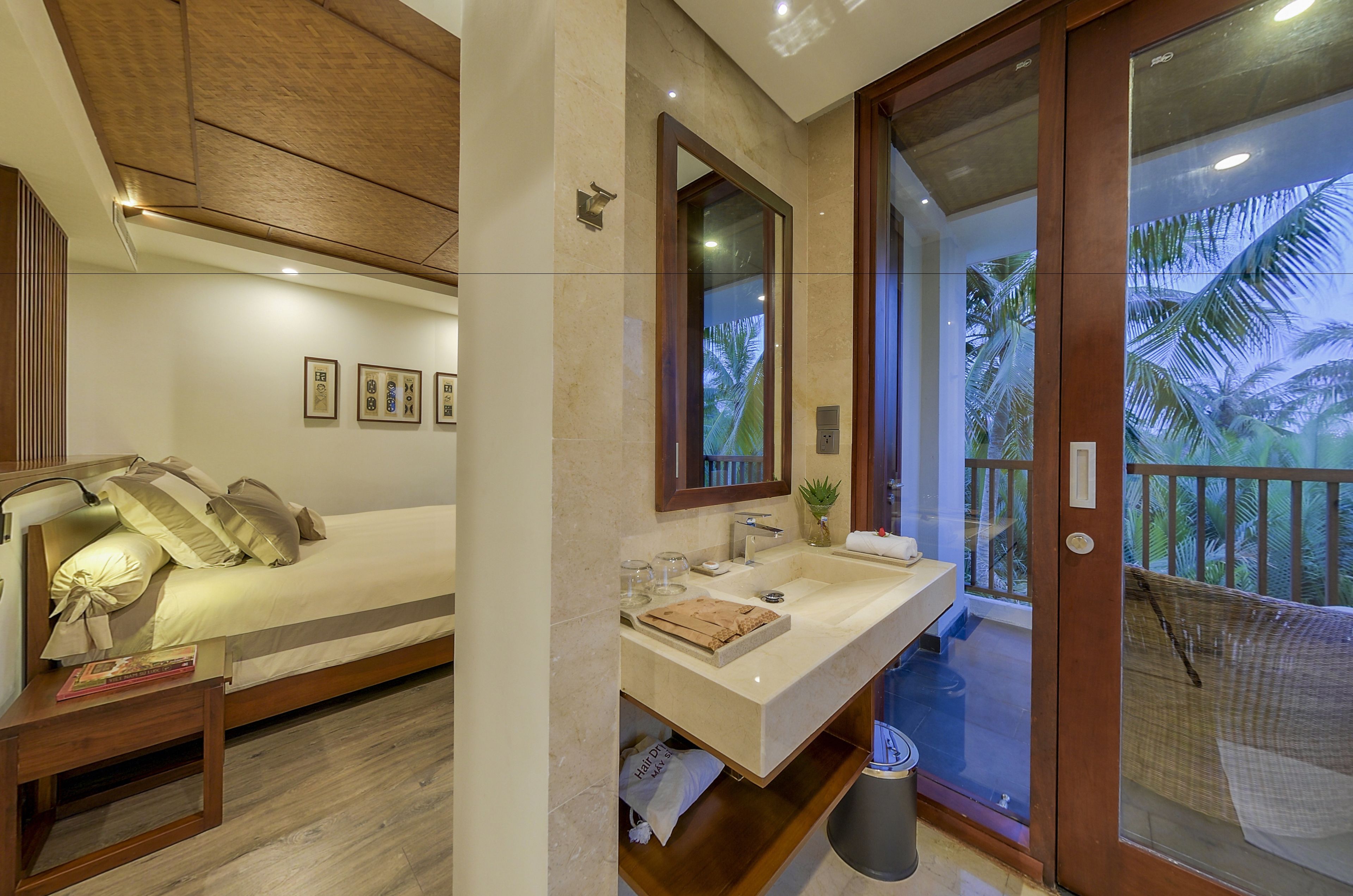 Grand Deluxe Room, Balcony | Bathroom