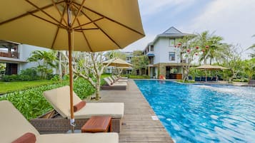 3 outdoor pools, open 7:30 AM to 10 PM, pool umbrellas, sun loungers