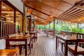 Breakfast, lunch served; local and international cuisine, pool views 