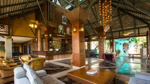 A spacious lobby with a high ceiling, wooden pillars, and a central seating area with sofas and a coffee table. - Khaoyai Fahsai Resort (Pak Chong)