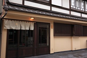 Property entrance - Art Hostel Sumau (Kyoto)