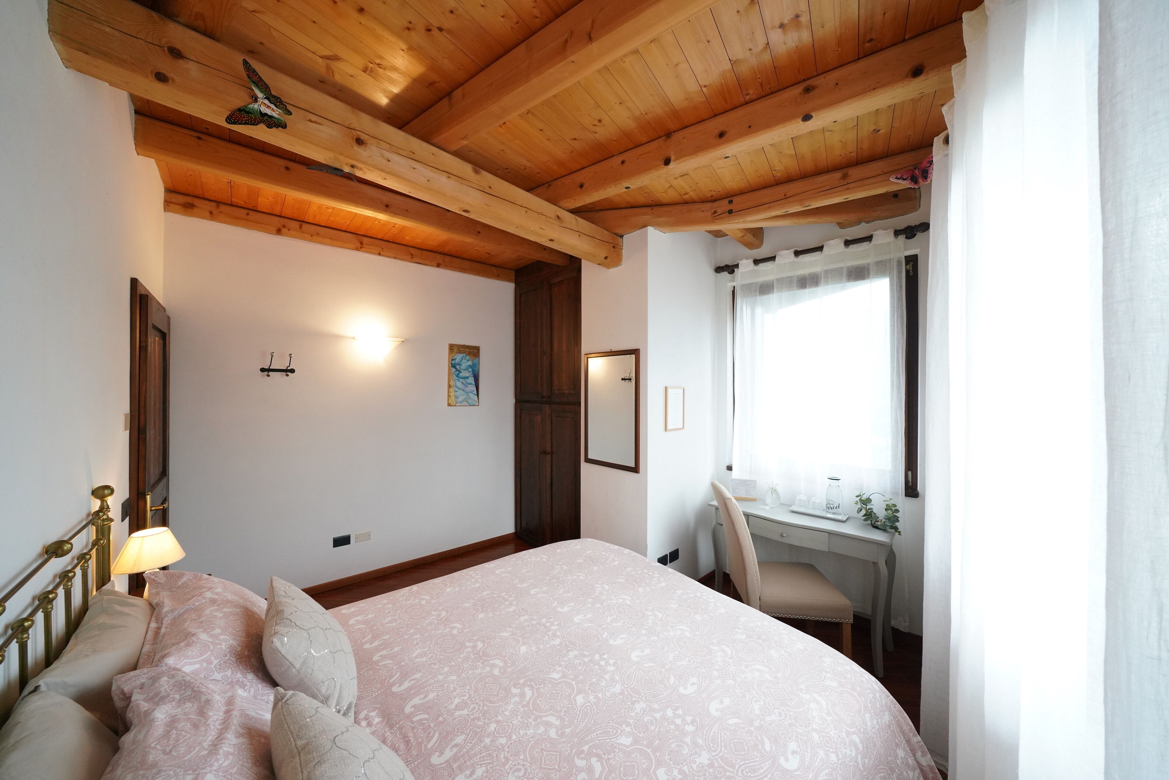 3 bedrooms, in-room safe, desk, free WiFi