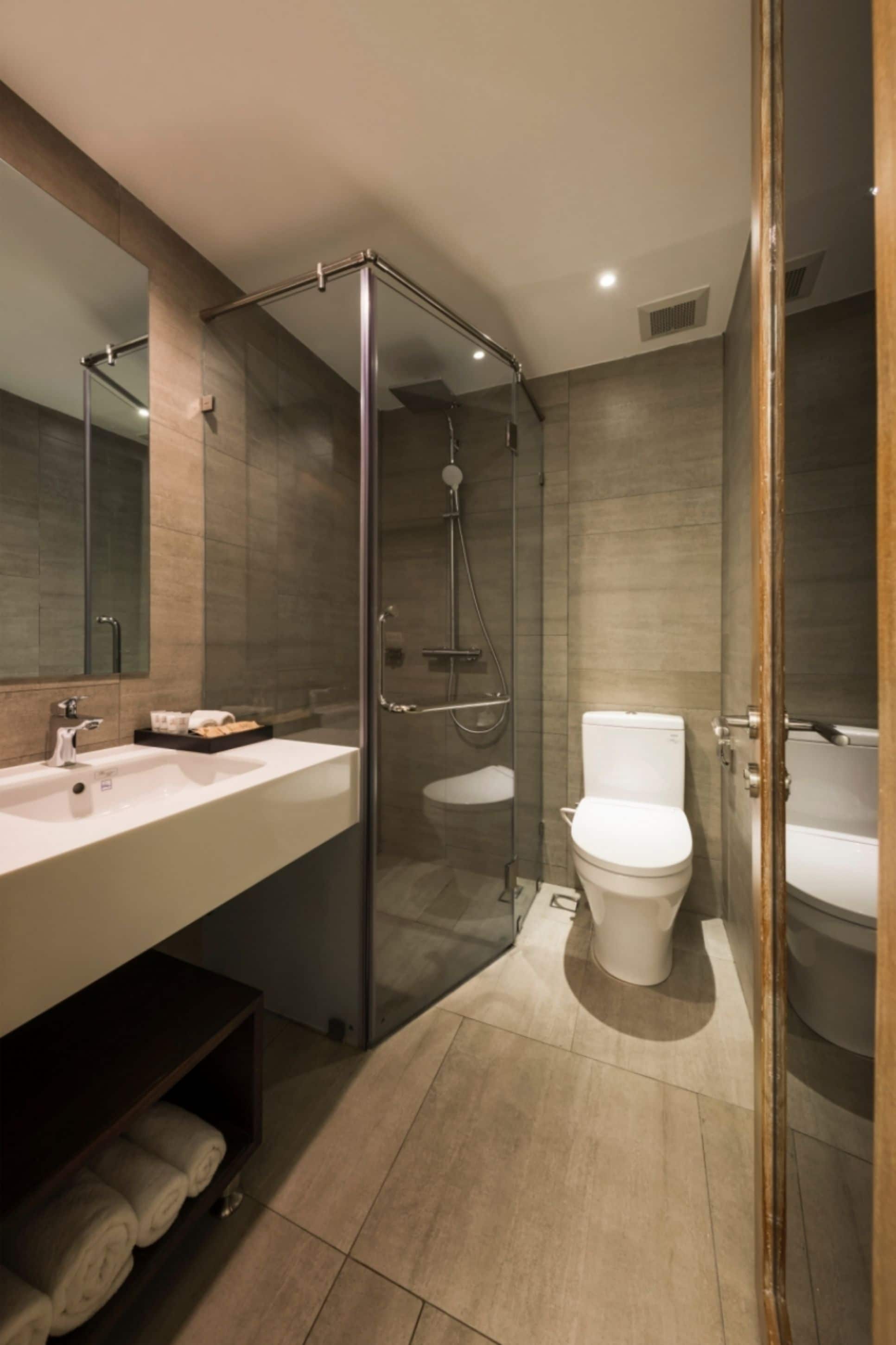 minimalism room | bathroom | shower, rainfall showerhead, free toiletries, hair dryer